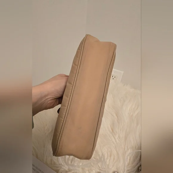 Prada Re-Edition 2005 👜 - Picture 7 of 14